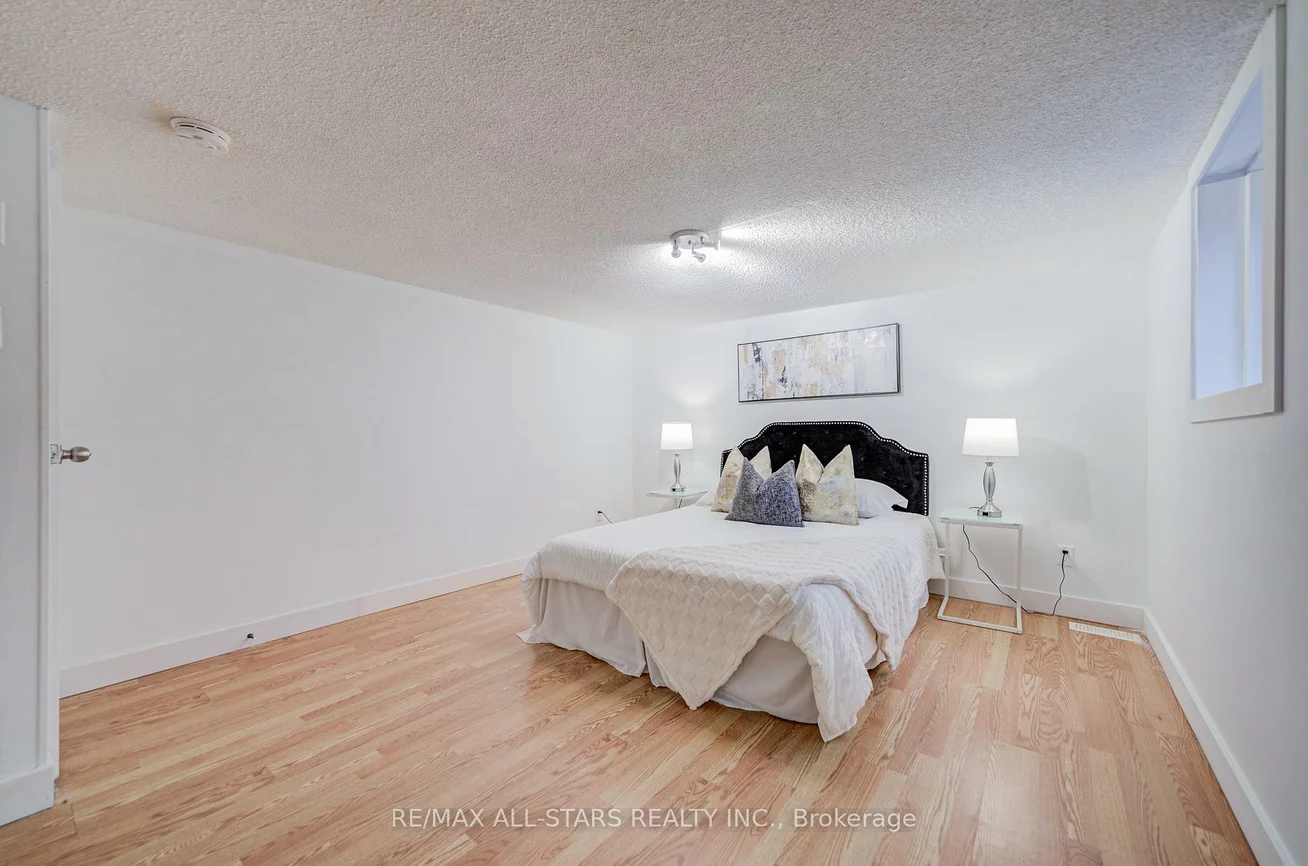 50, Mooregate, Ionview, Toronto