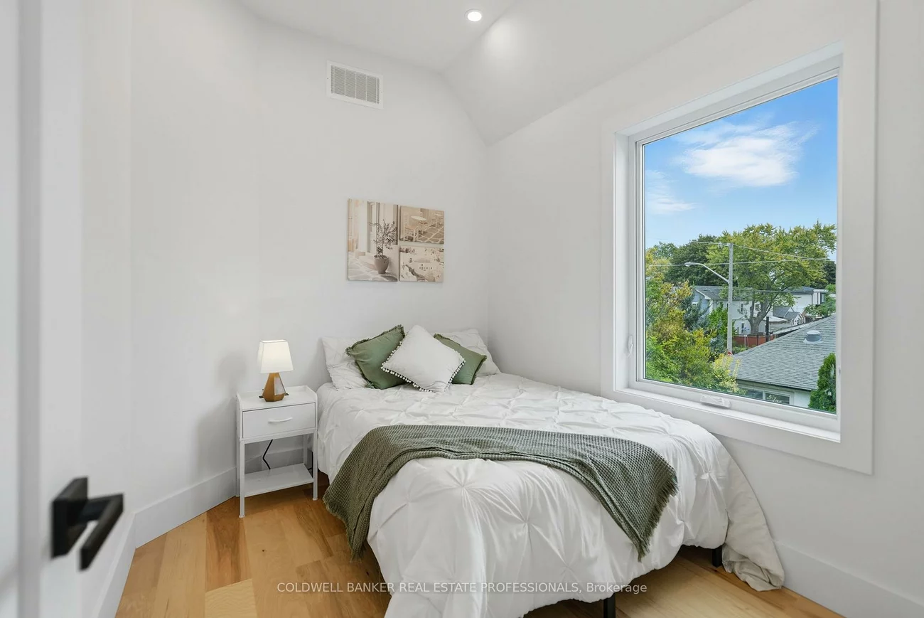 65, Frater, East York, Toronto