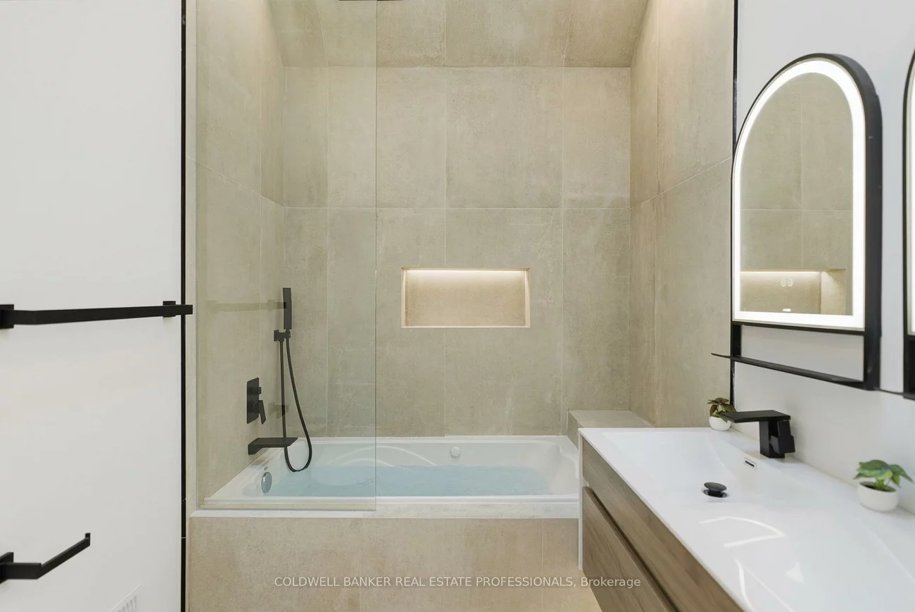 65, Frater, East York, Toronto