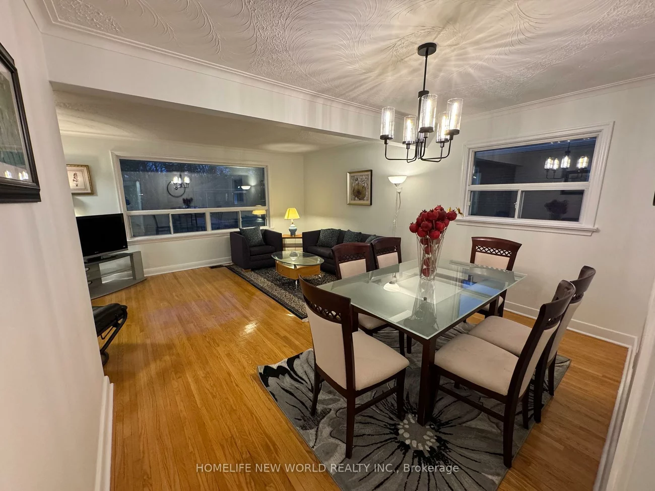 61, Gilroy, Dorset Park, Toronto