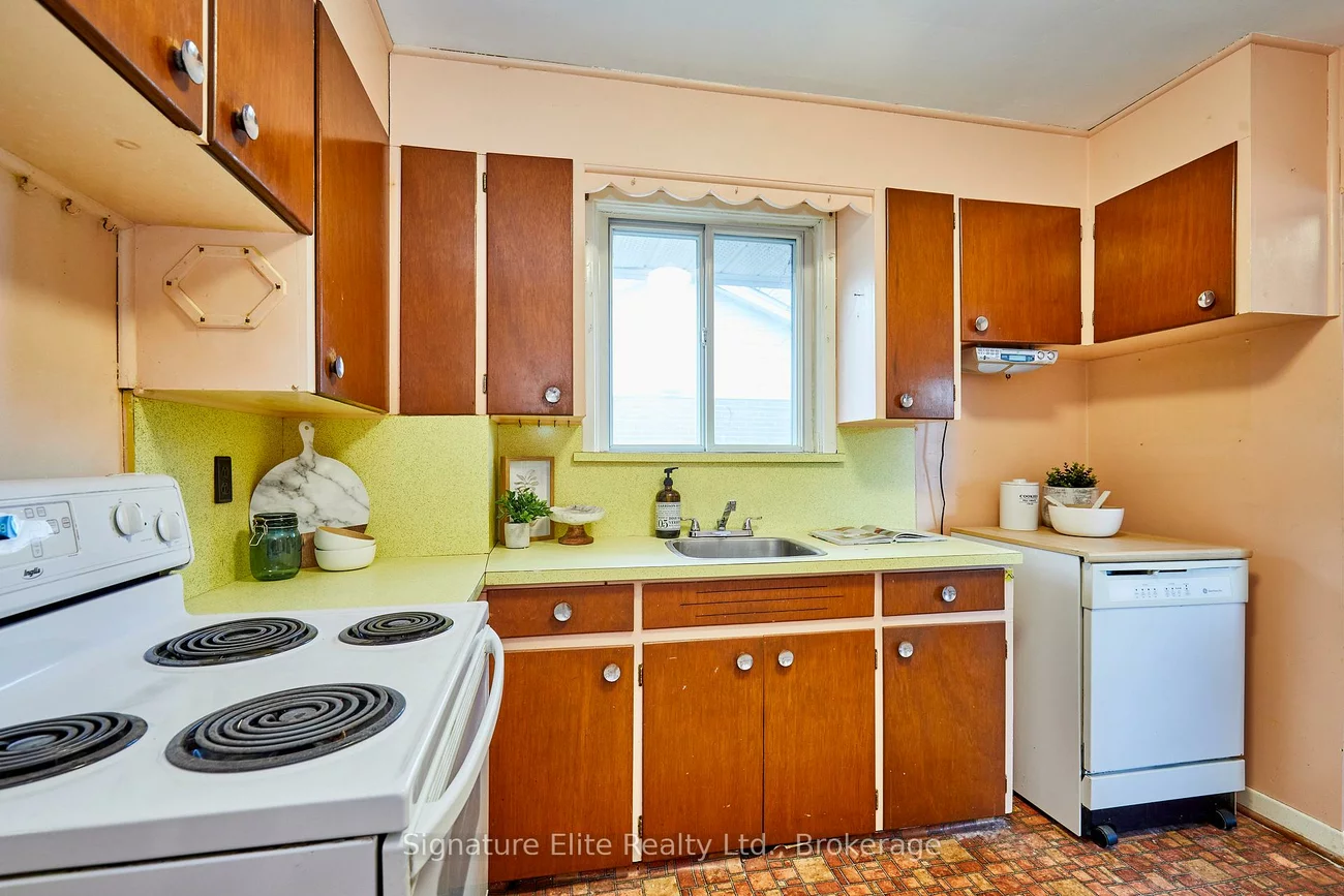 49, Savarin, Eglinton East, Toronto