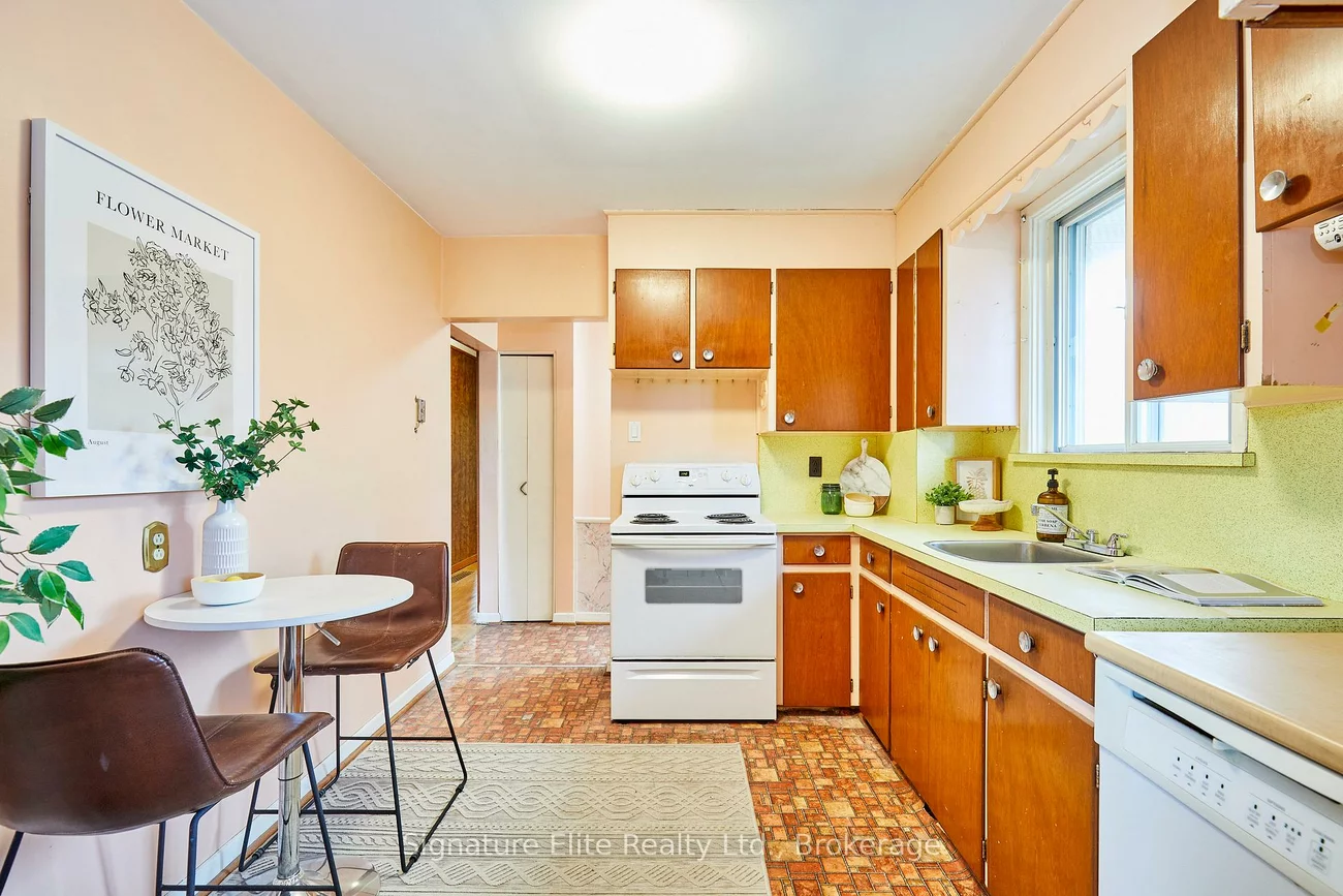 49, Savarin, Eglinton East, Toronto