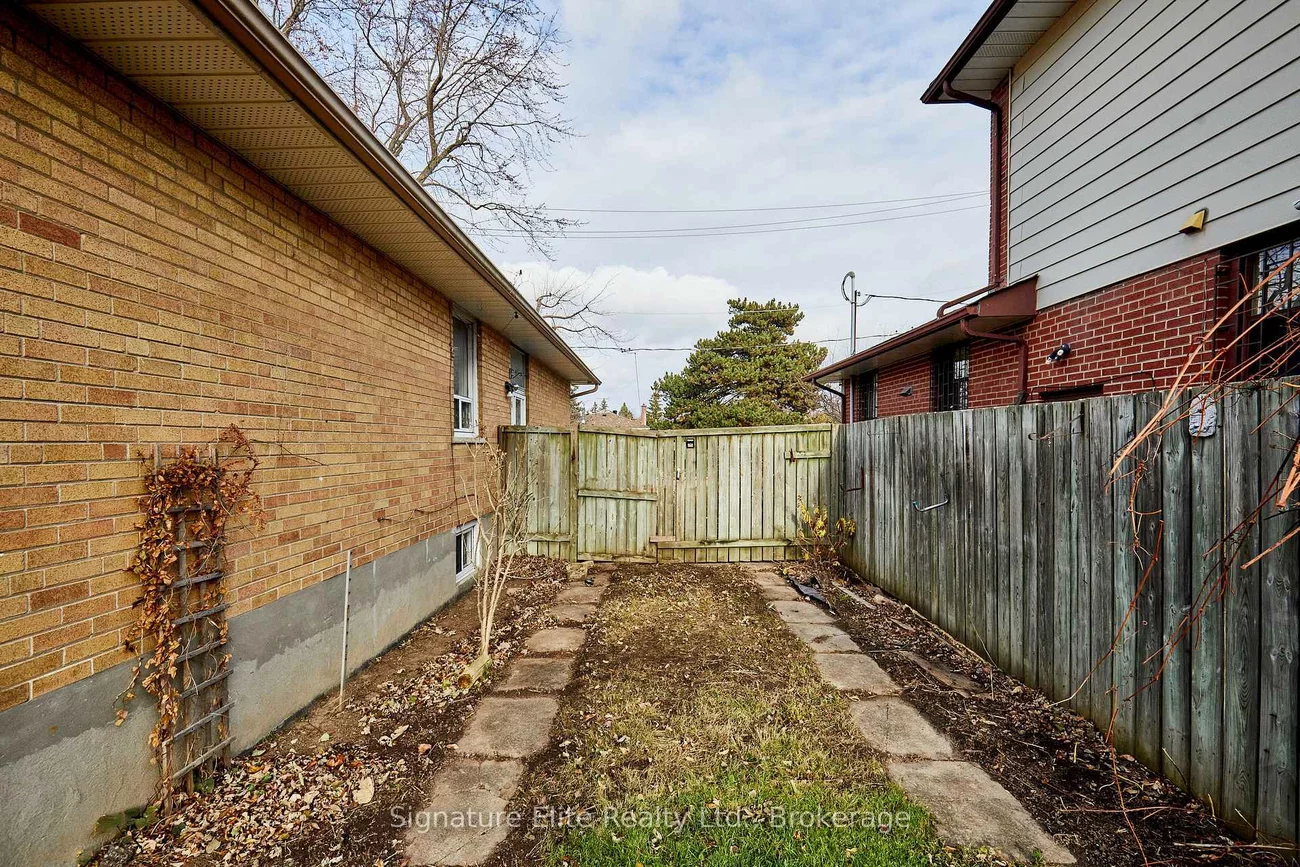 49, Savarin, Eglinton East, Toronto