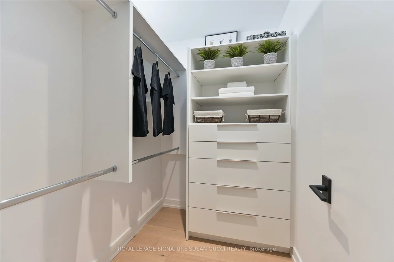 44, Doris, O'Connor-Parkview, Toronto