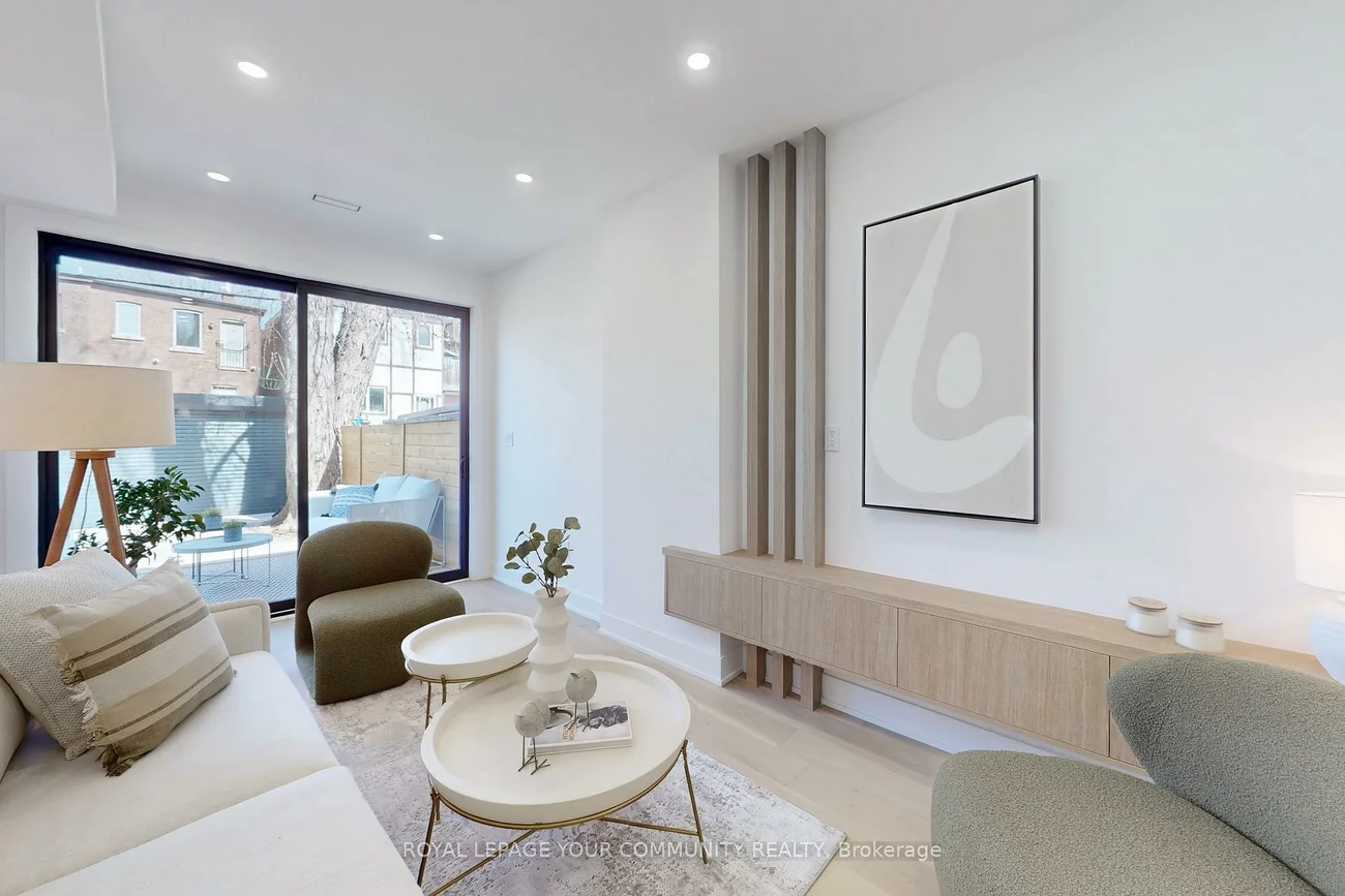 32, Endean, South Riverdale, Toronto