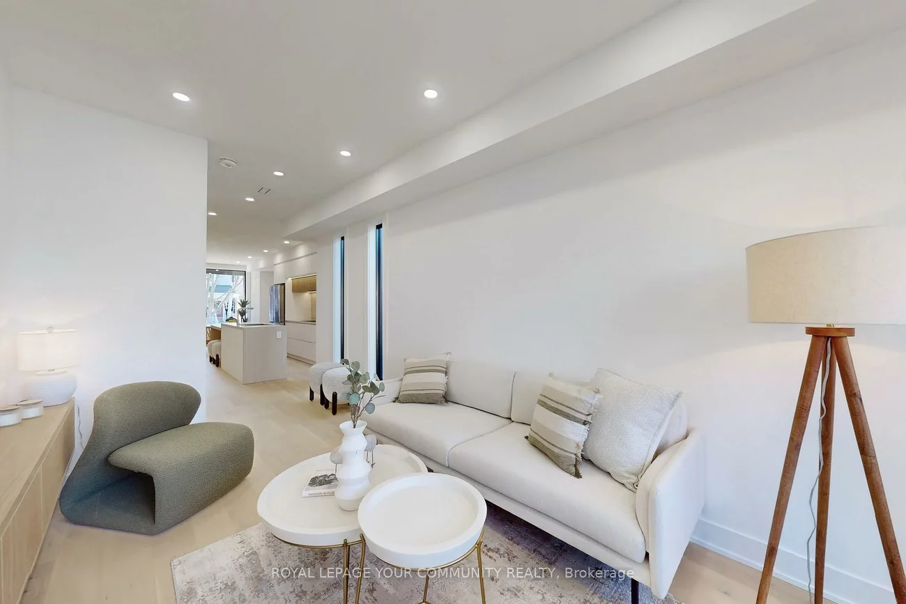 32, Endean, South Riverdale, Toronto