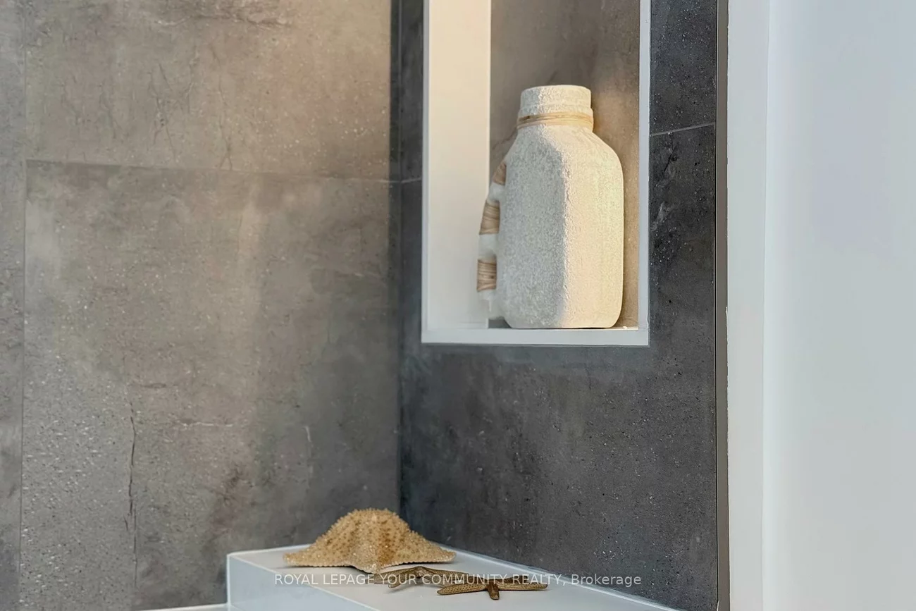 32, Endean, South Riverdale, Toronto