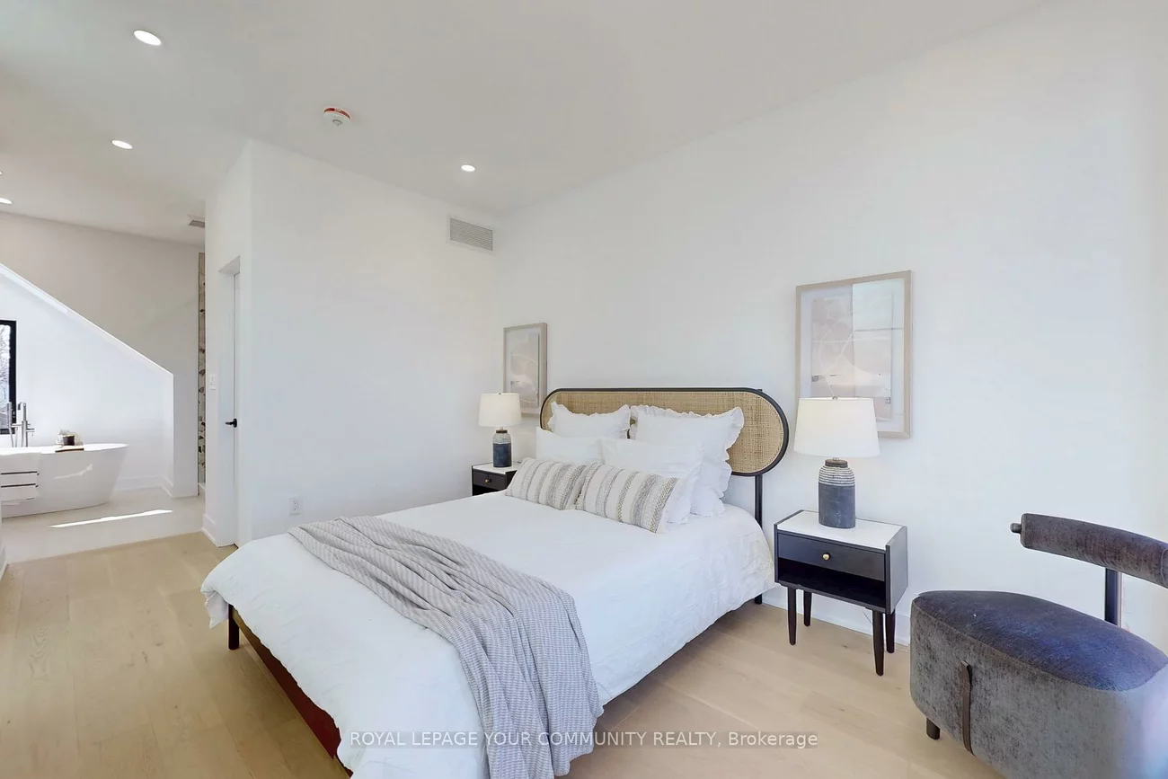 32, Endean, South Riverdale, Toronto