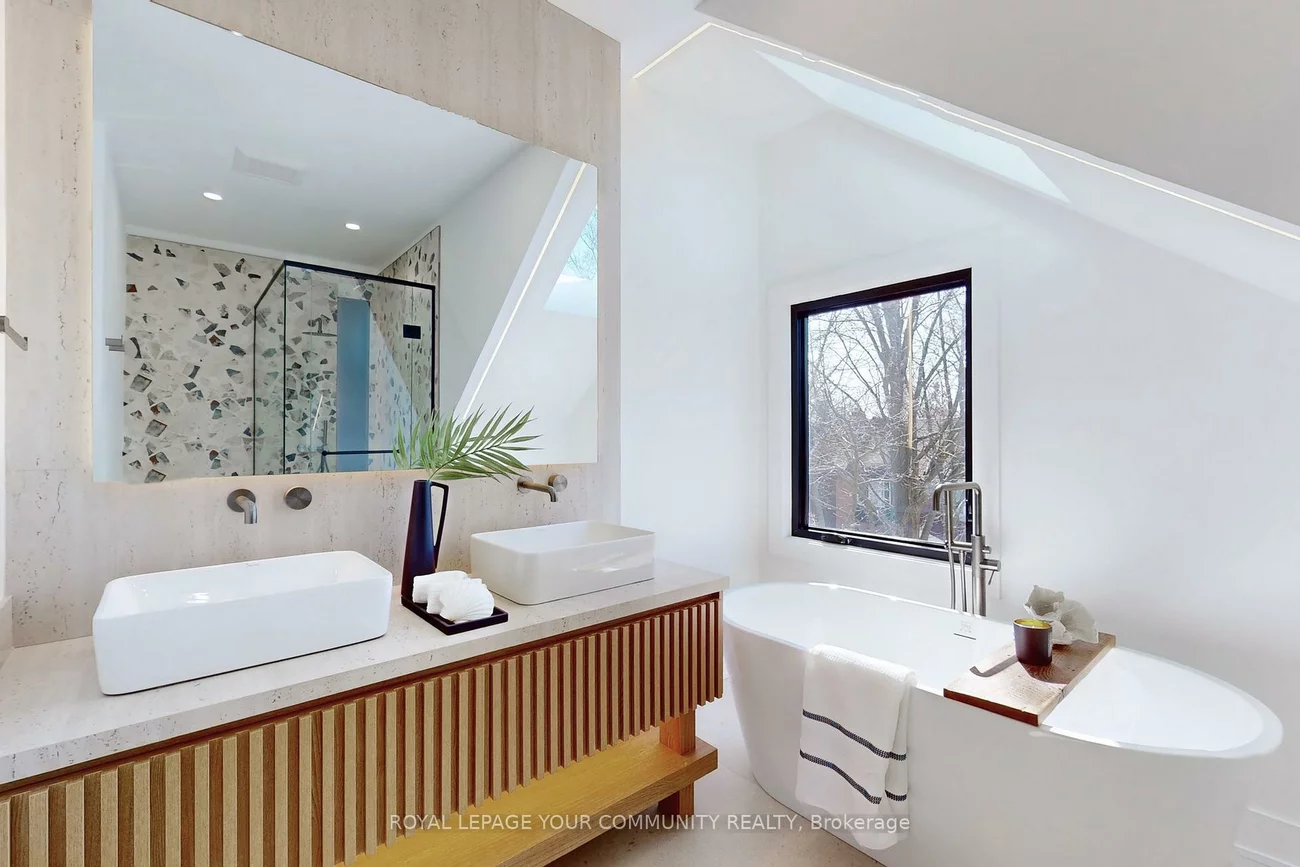 32, Endean, South Riverdale, Toronto