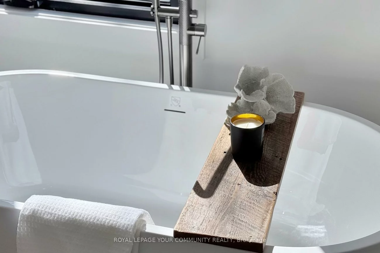 32, Endean, South Riverdale, Toronto