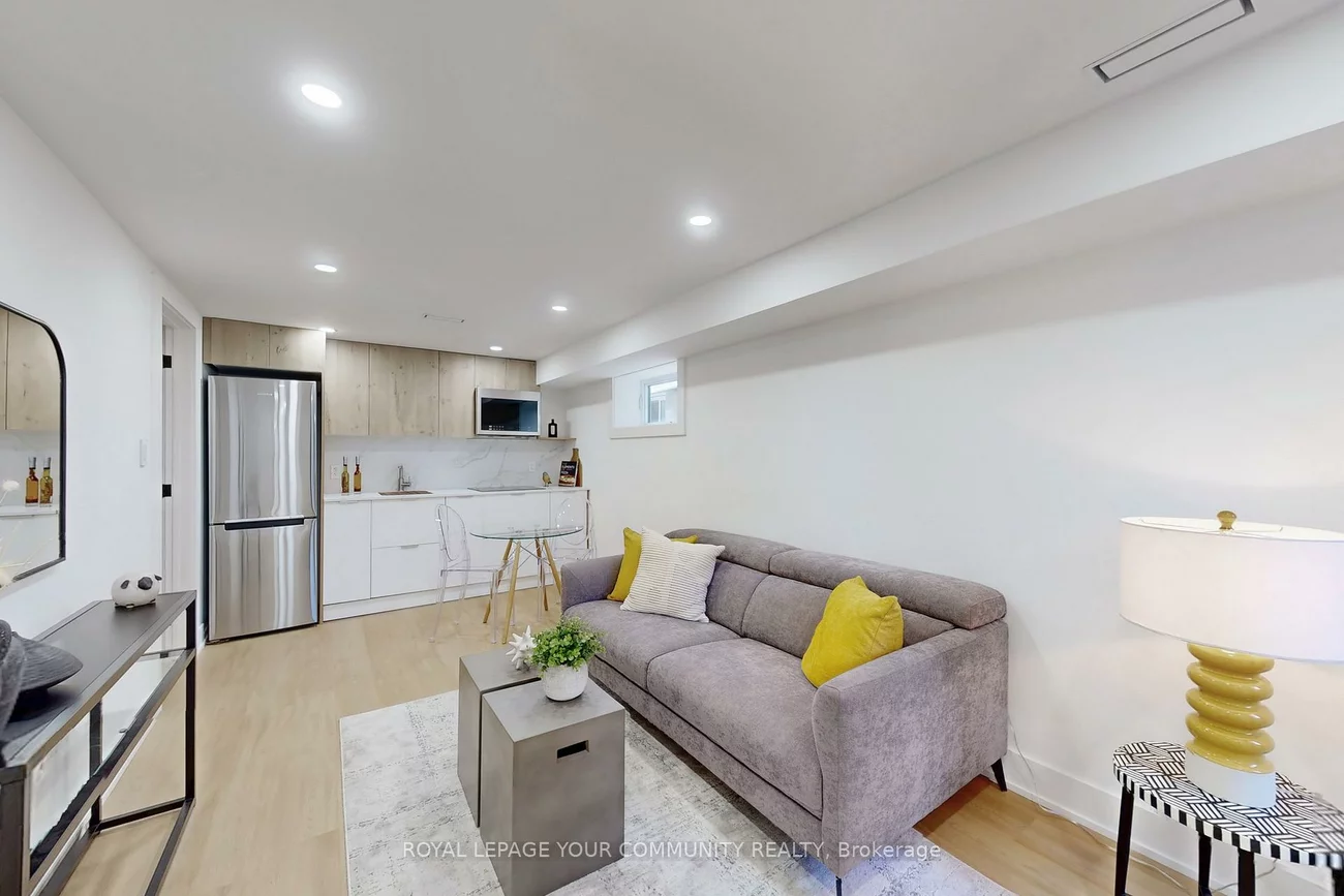 32, Endean, South Riverdale, Toronto