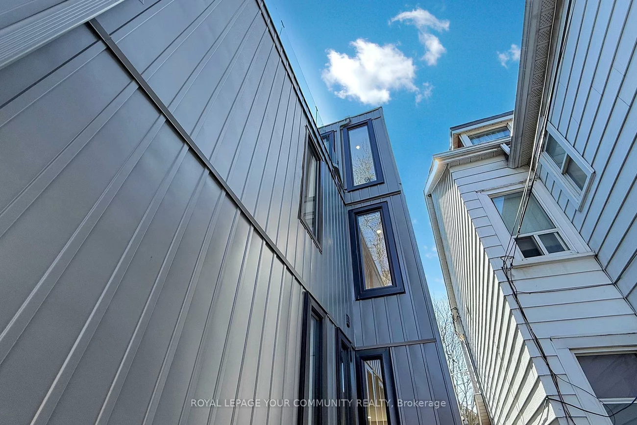 32, Endean, South Riverdale, Toronto