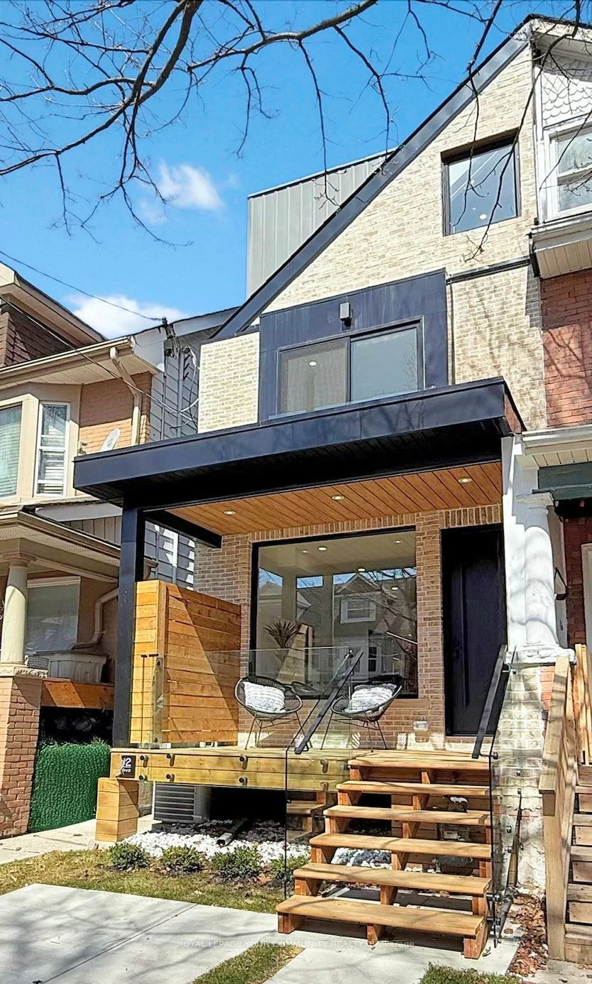 32, Endean, South Riverdale, Toronto