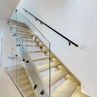 32, Endean, South Riverdale, Toronto