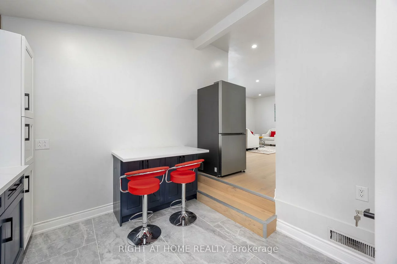 53, Gaiety, Woburn, Toronto