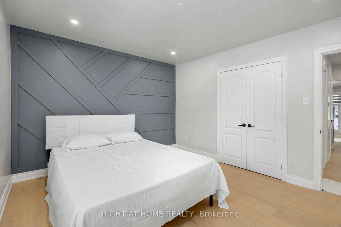 53, Gaiety, Woburn, Toronto