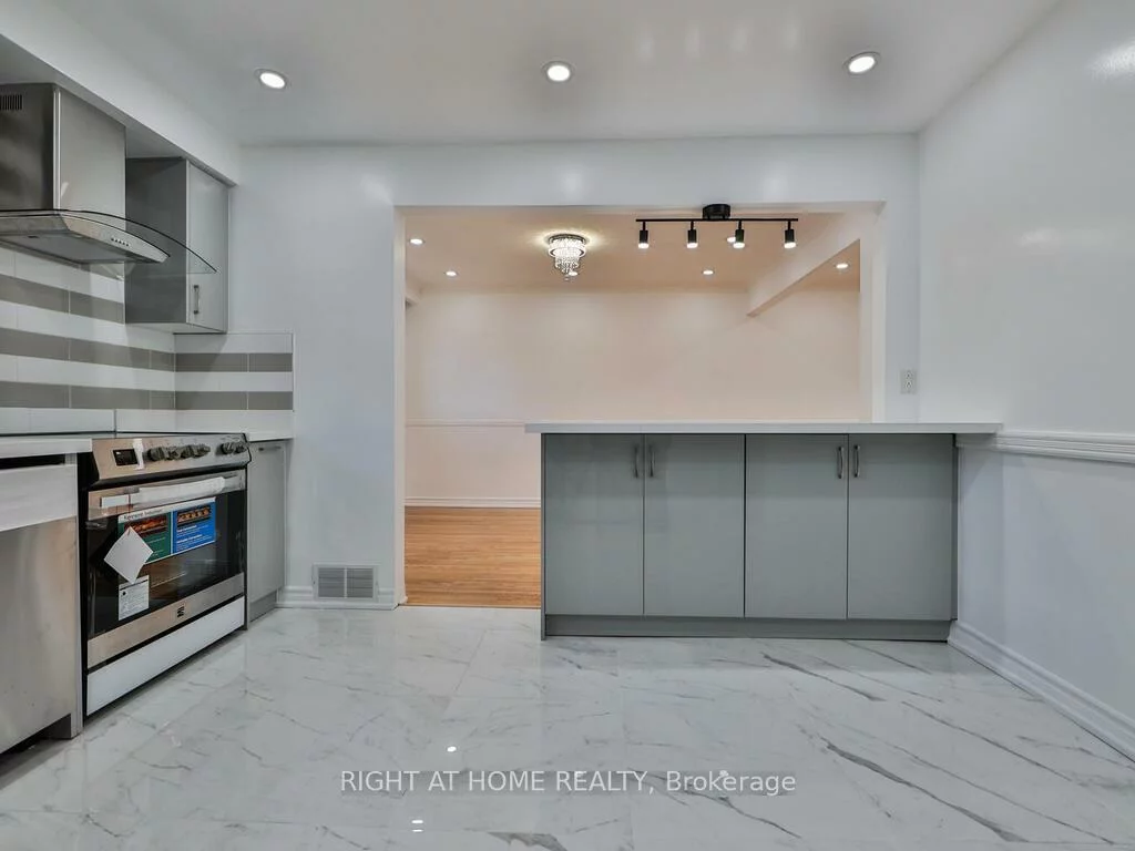 9, Allister, Cliffcrest, Toronto