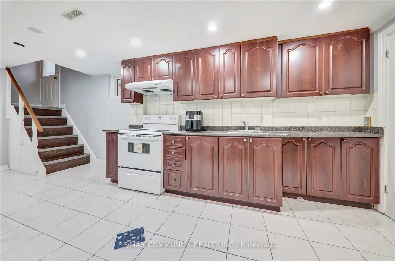 6, Barlow, Woburn, Toronto