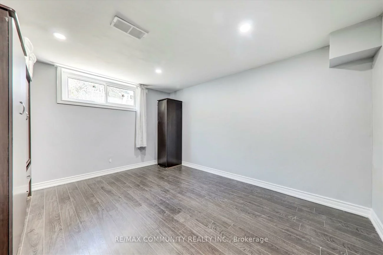 6, Barlow, Woburn, Toronto