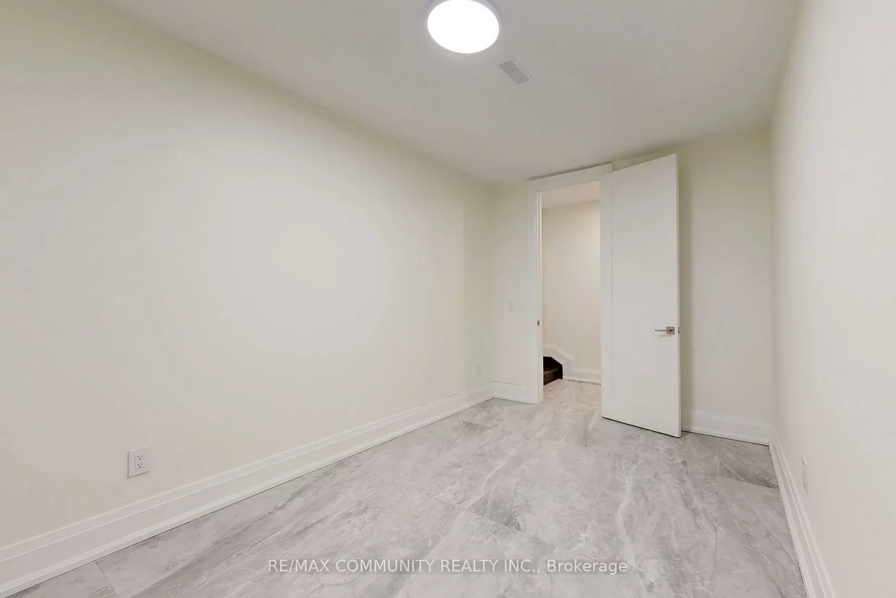 122, Marble Arch, Wexford-Maryvale, Toronto