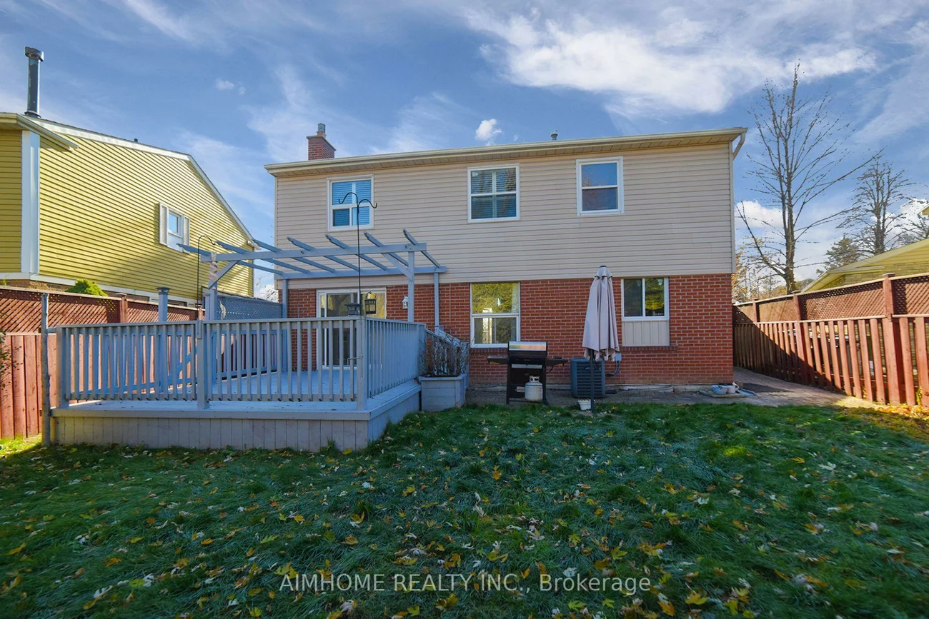 28, Longbow, Steeles, Toronto
