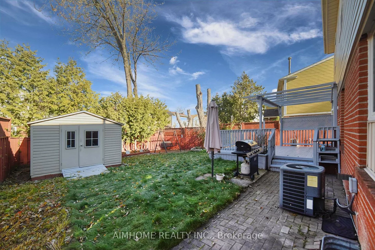 28, Longbow, Steeles, Toronto