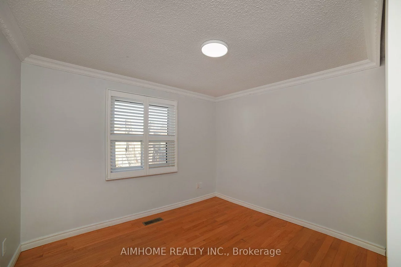 28, Longbow, Steeles, Toronto