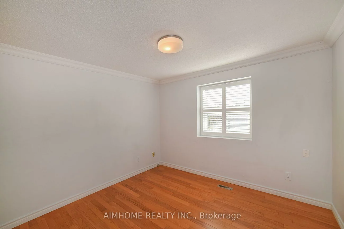 28, Longbow, Steeles, Toronto