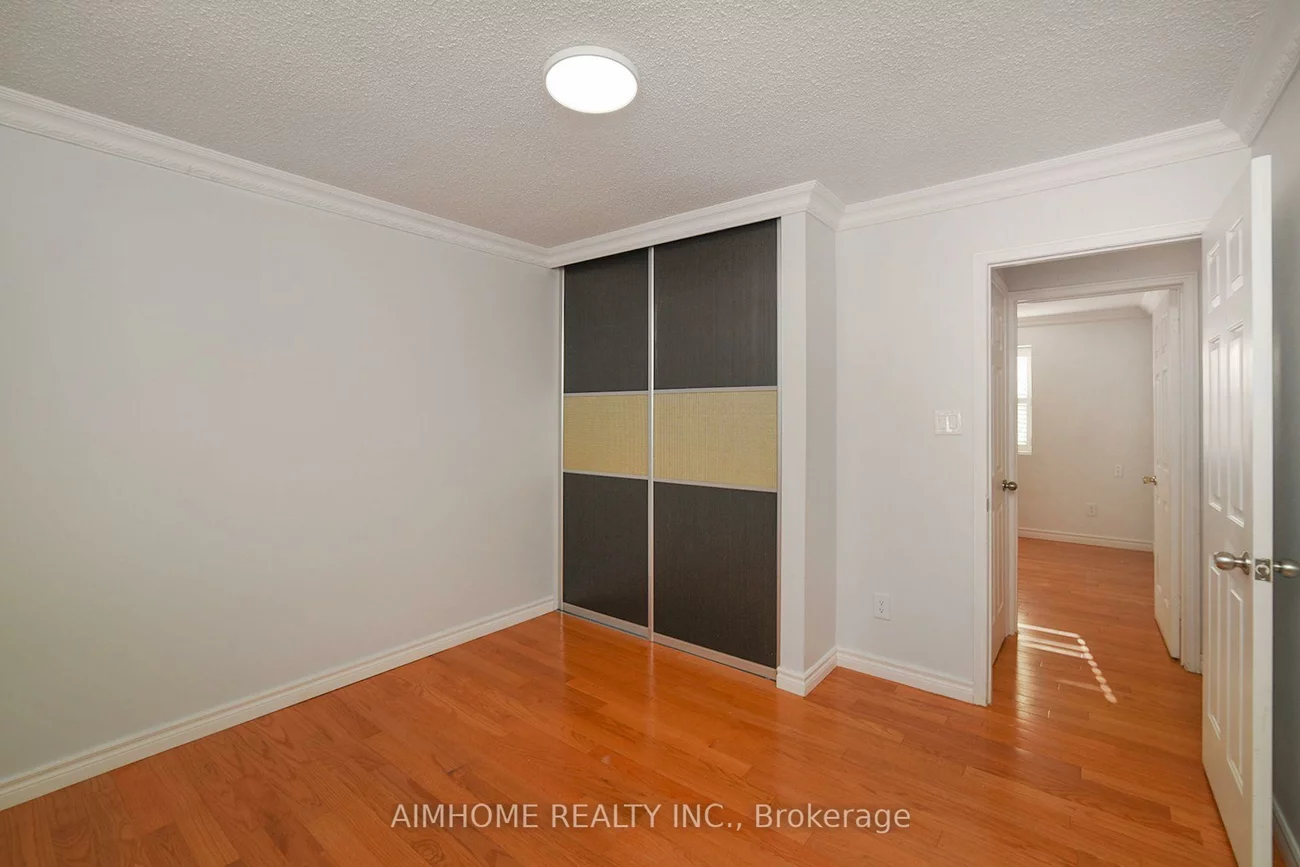 28, Longbow, Steeles, Toronto