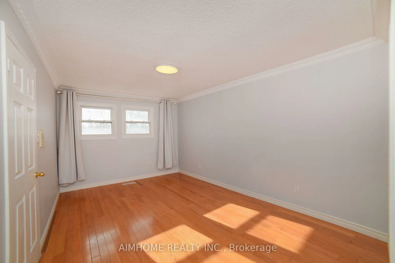 28, Longbow, Steeles, Toronto