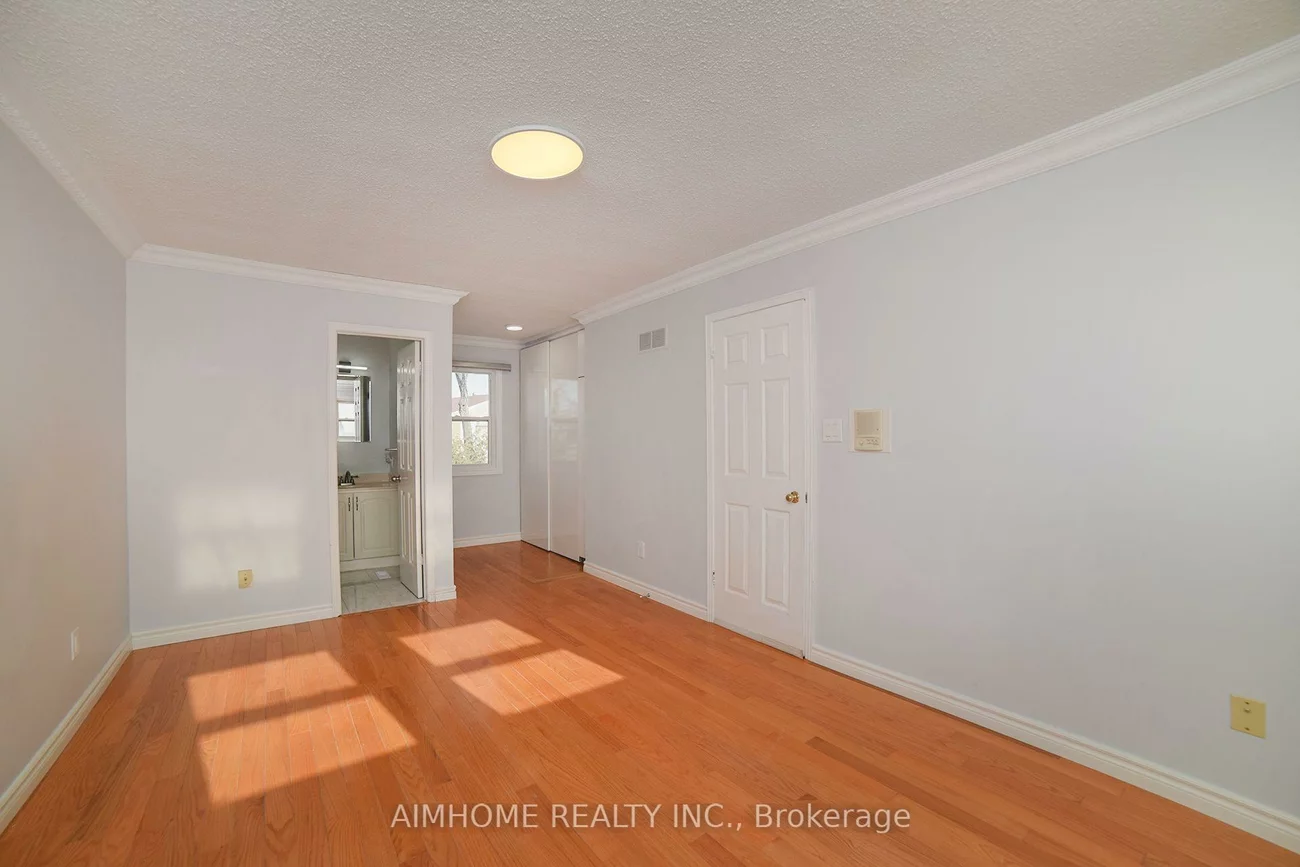 28, Longbow, Steeles, Toronto