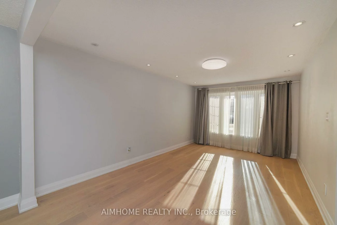 28, Longbow, Steeles, Toronto