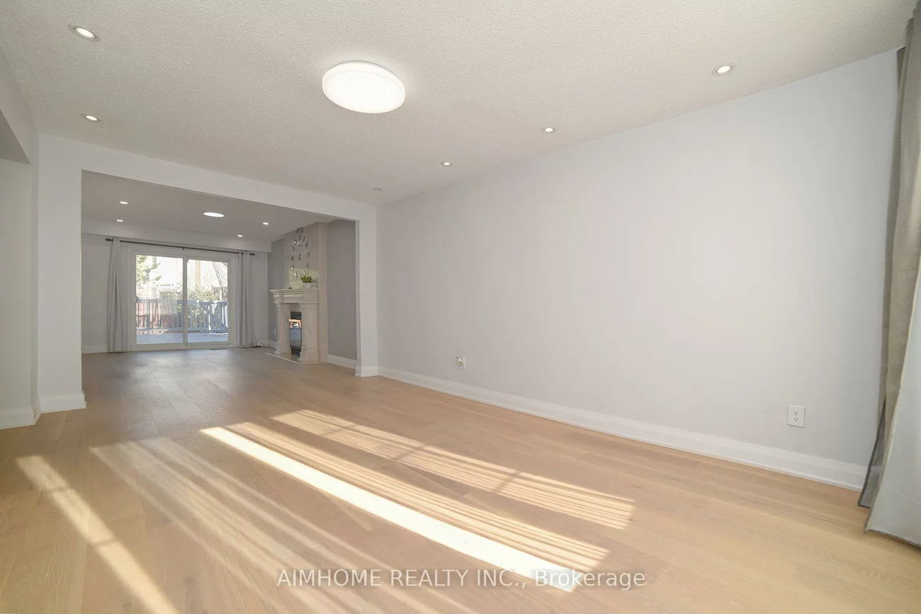 28, Longbow, Steeles, Toronto