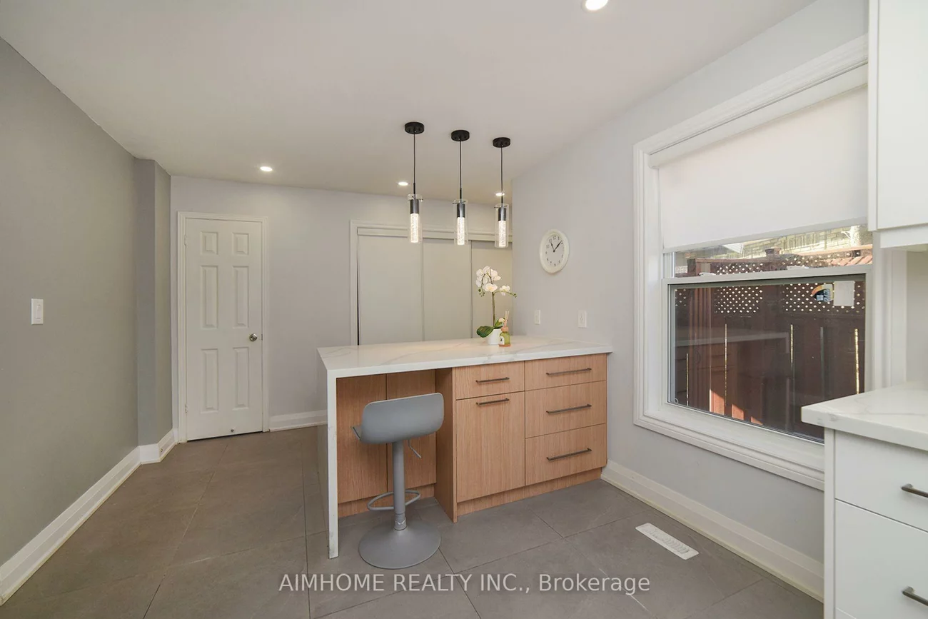 28, Longbow, Steeles, Toronto