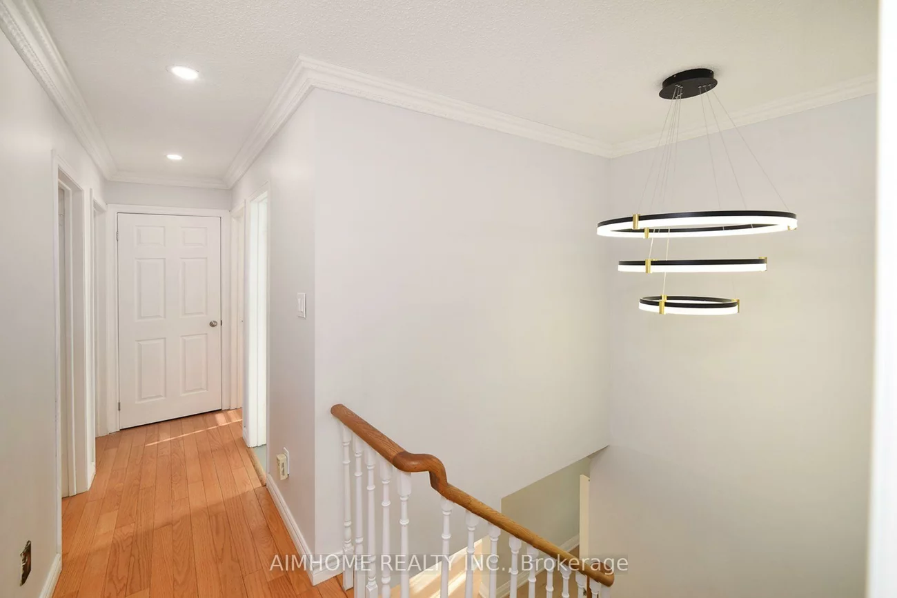 28, Longbow, Steeles, Toronto