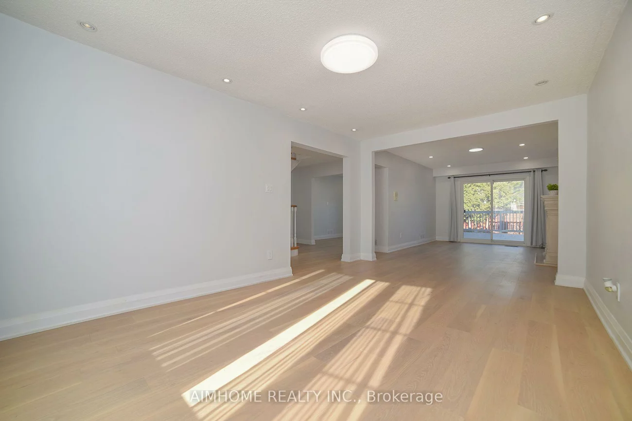 28, Longbow, Steeles, Toronto