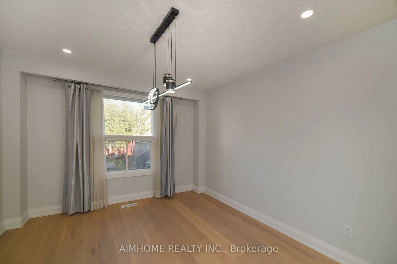 28, Longbow, Steeles, Toronto