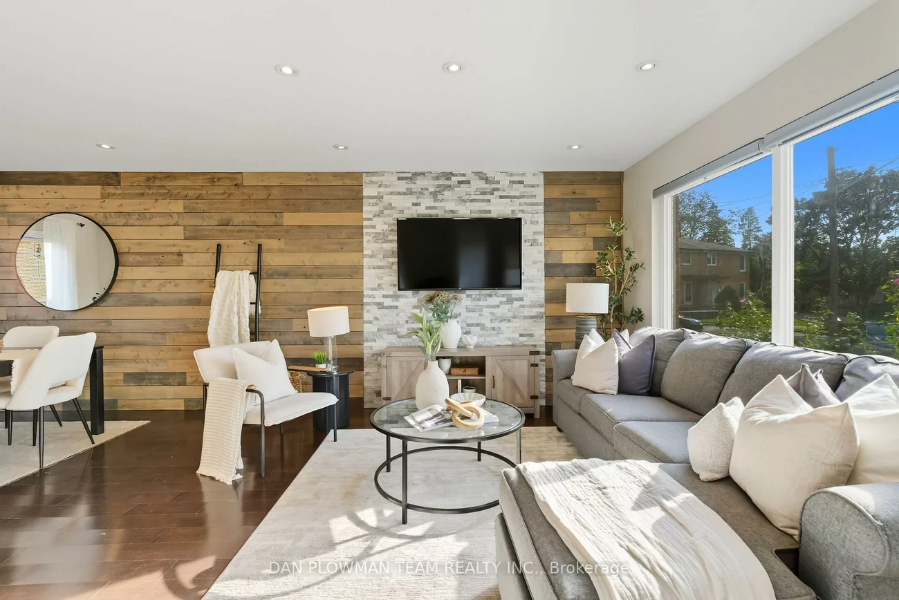 22, Athenia, West Hill, Toronto