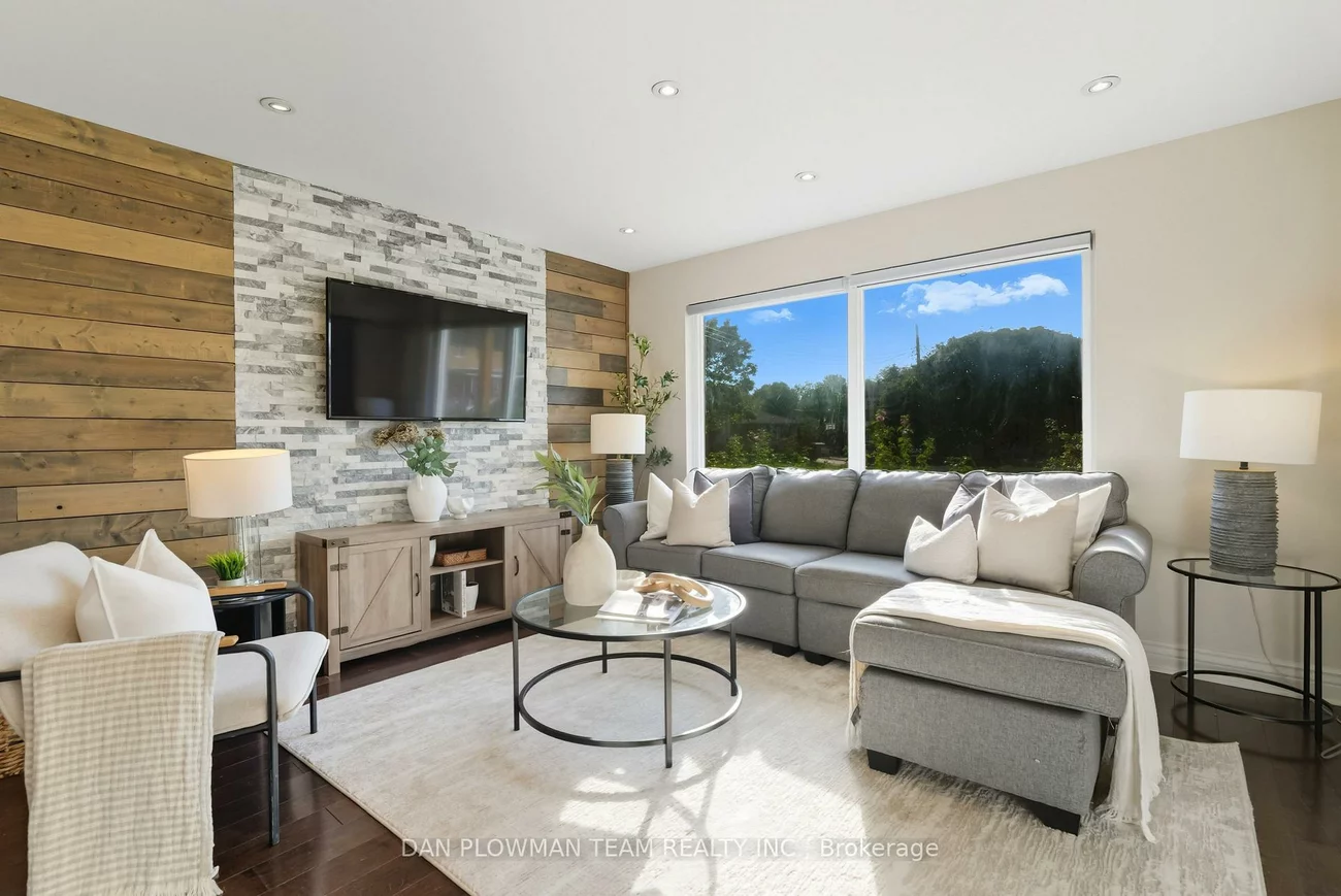 22, Athenia, West Hill, Toronto