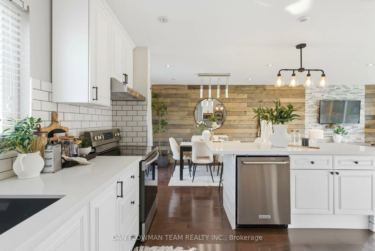 22, Athenia, West Hill, Toronto