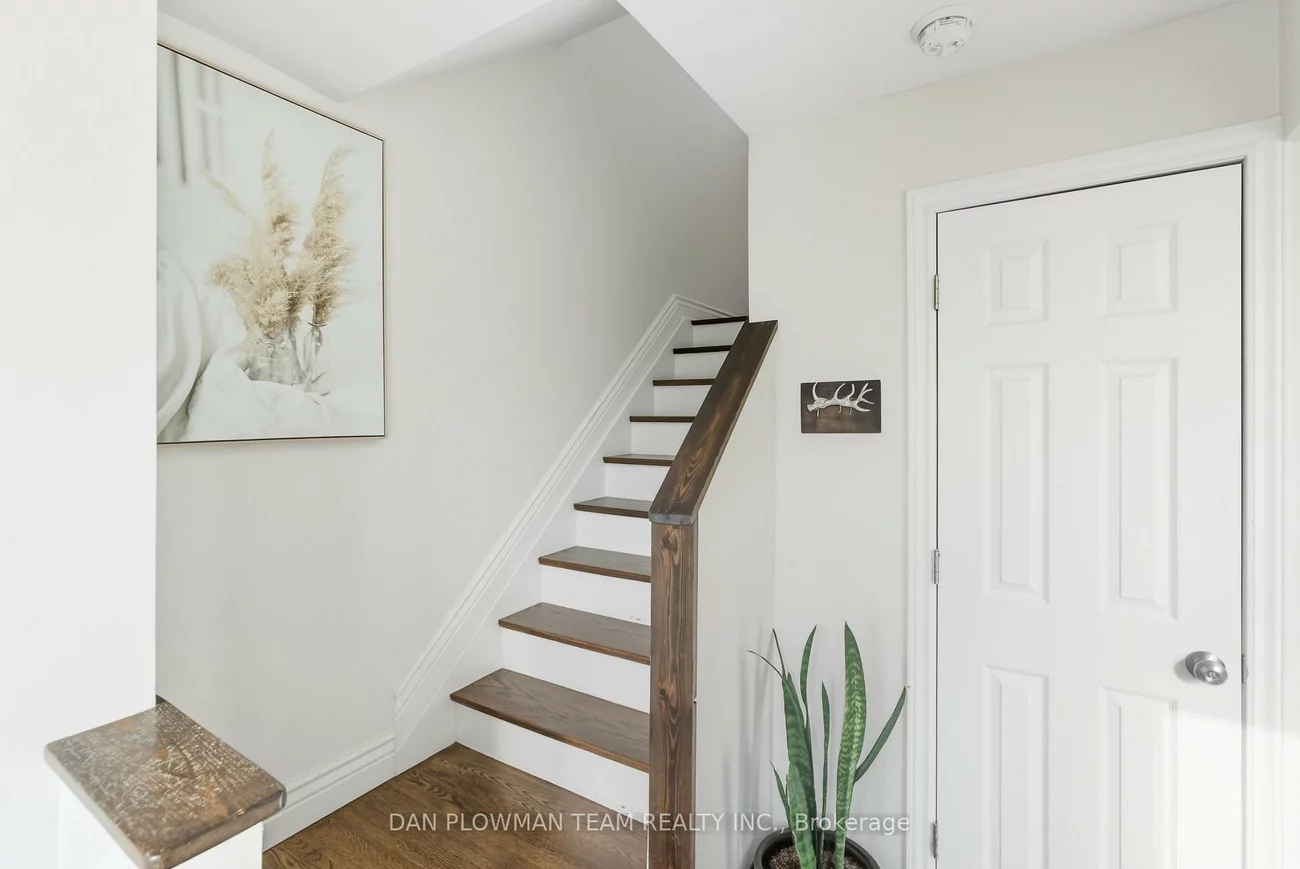 22, Athenia, West Hill, Toronto