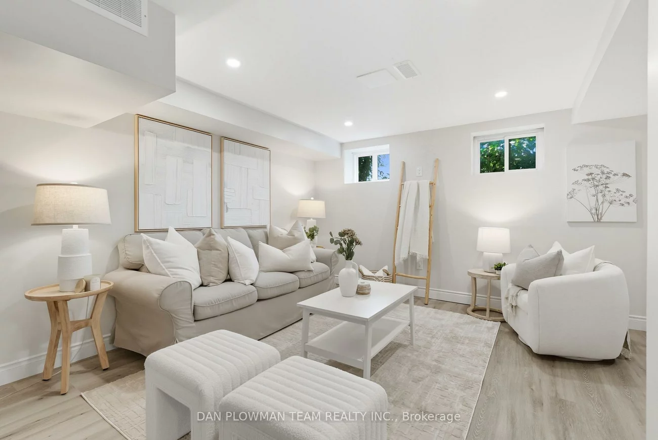 22, Athenia, West Hill, Toronto