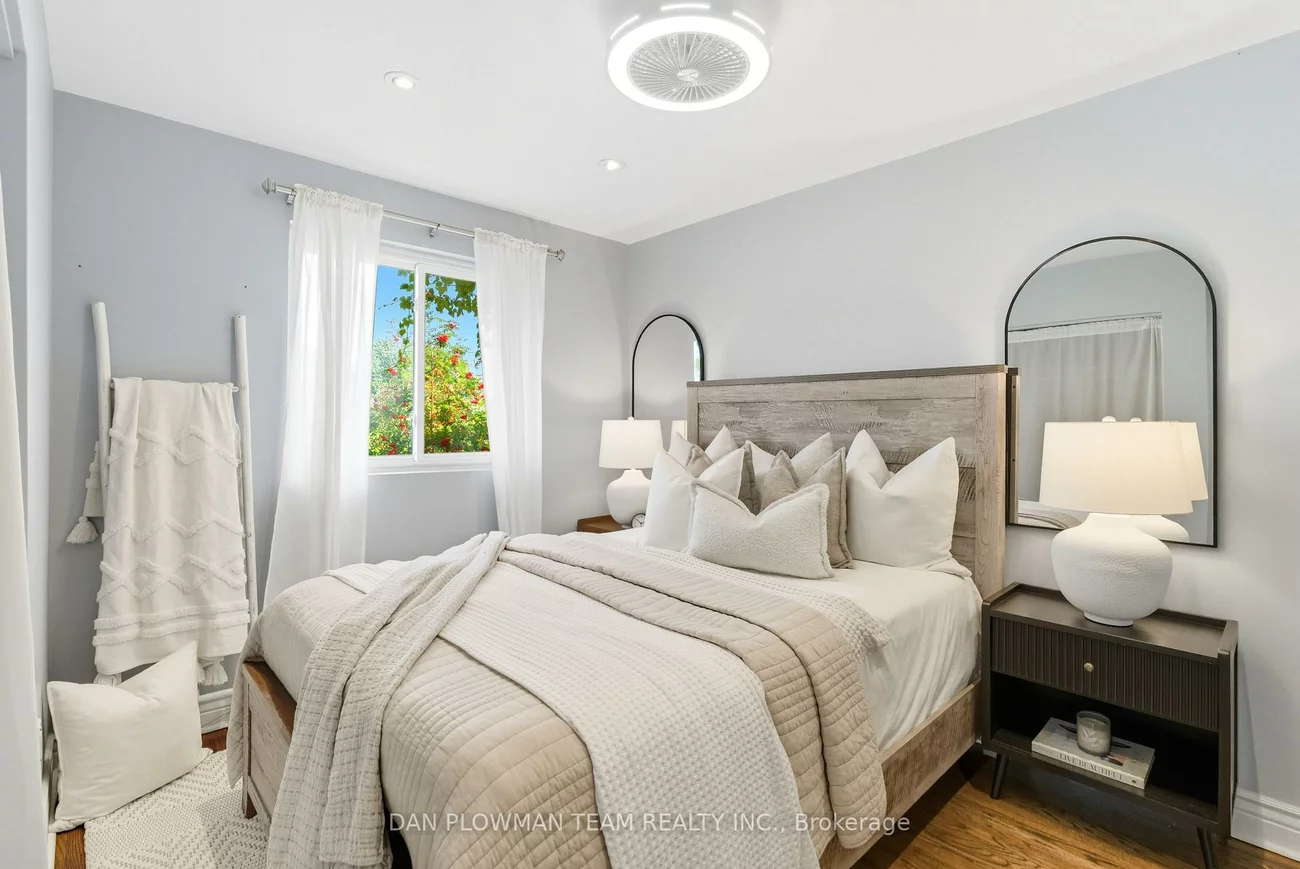 22, Athenia, West Hill, Toronto