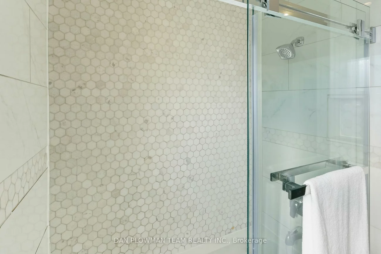 22, Athenia, West Hill, Toronto