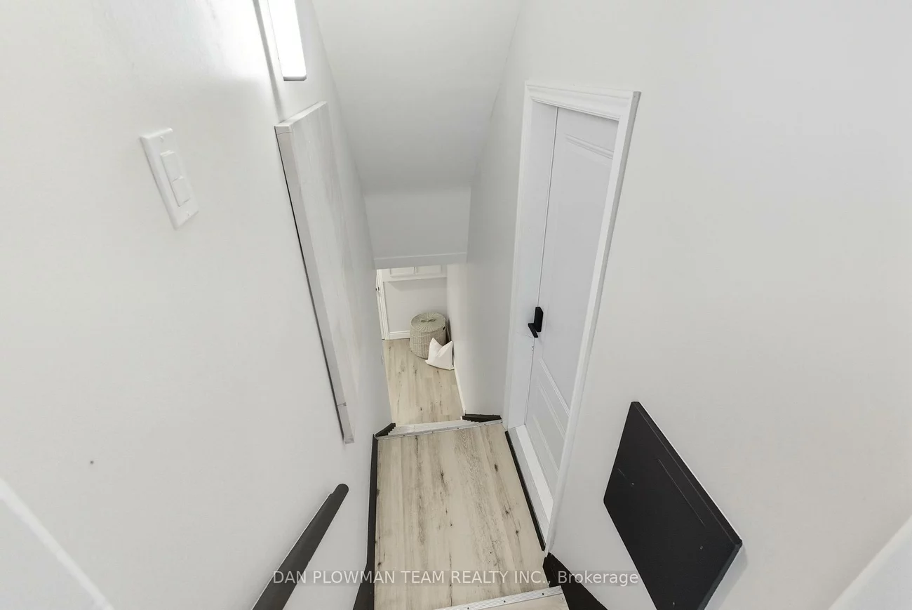 22, Athenia, West Hill, Toronto