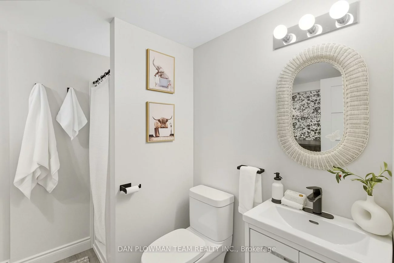 22, Athenia, West Hill, Toronto