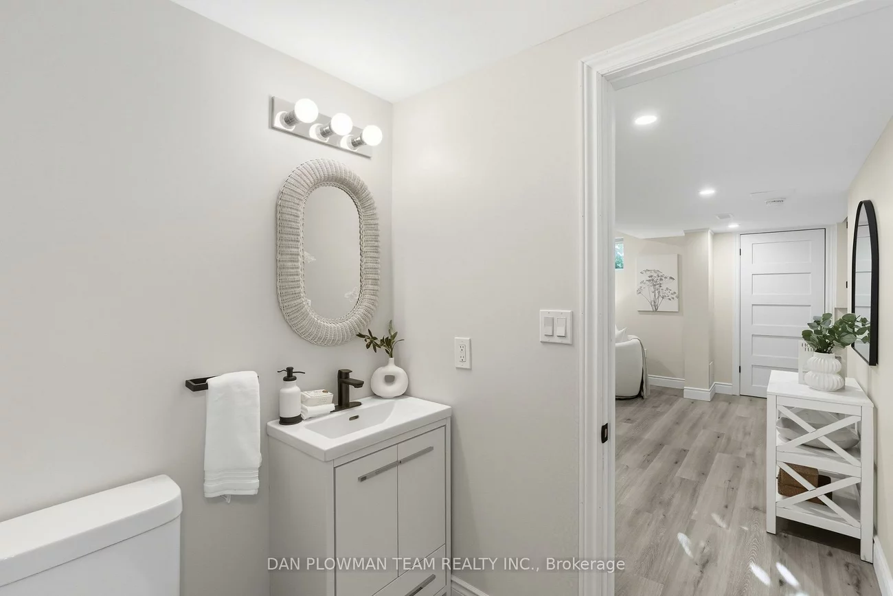 22, Athenia, West Hill, Toronto