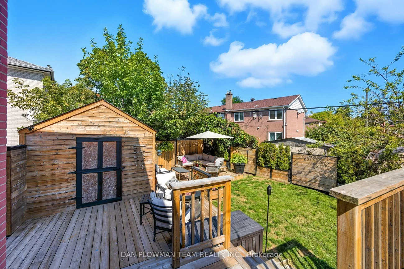 22, Athenia, West Hill, Toronto