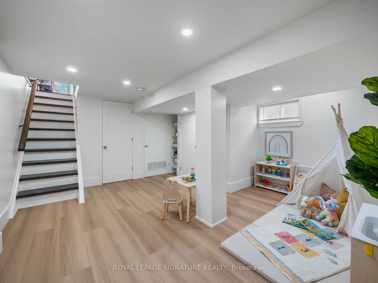 151, Eastwood, Birchcliffe-Cliffside, Toronto