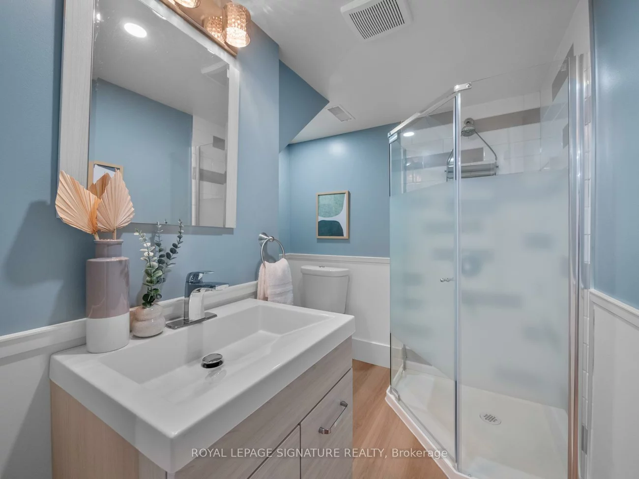 151, Eastwood, Birchcliffe-Cliffside, Toronto